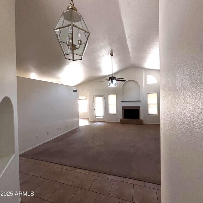 Building Photo - 506 W Navarro Ave