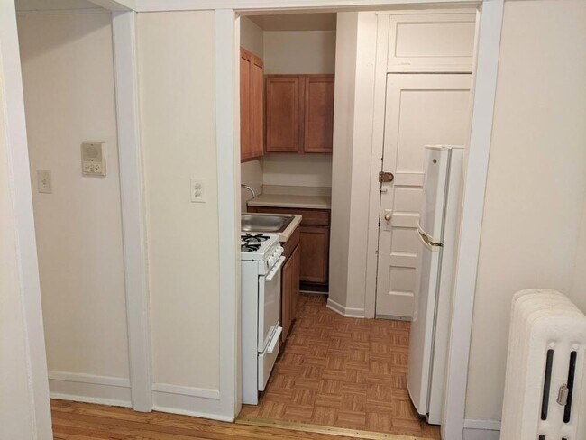 Building Photo - 0 bedroom in Chicago IL 60613