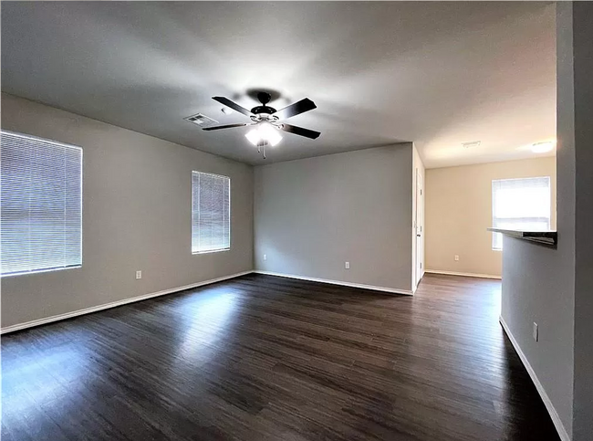 Building Photo - Beautiful 3-Bedroom Home with Easy Access ...