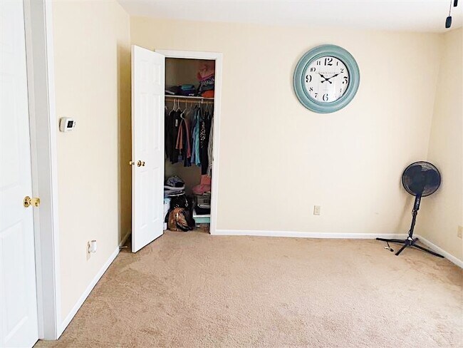 Building Photo - Lovely Racine Upper Unit by Lake View Park
