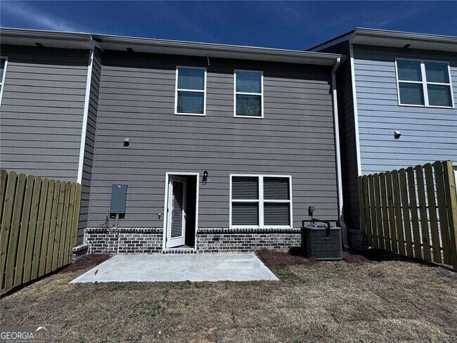 Building Photo - 2618 Swan Lake Dr SW