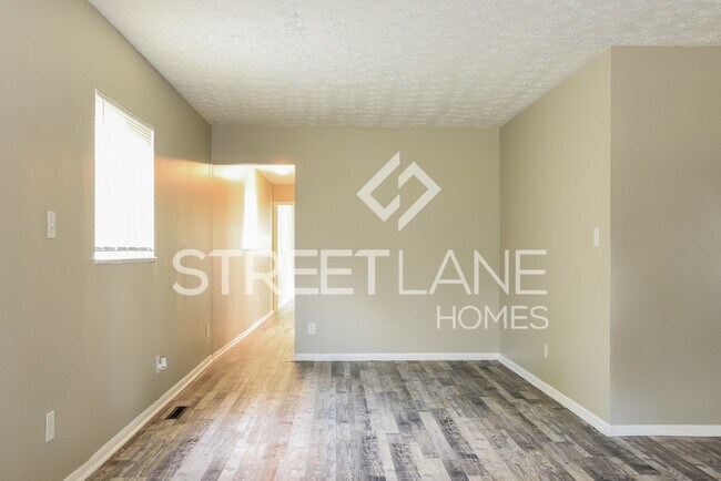 Building Photo - Unique 3 BR 2 BA ranch close to downtown!