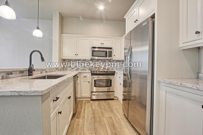 Foto del edificio - 2 Bed, 2 Bath Townhome near Columbia River...