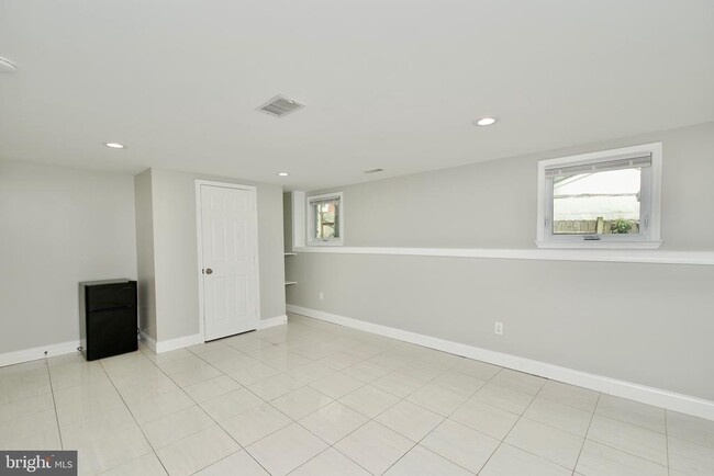 Building Photo - 7029 Stanford Dr