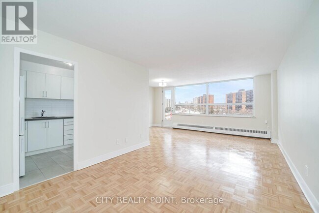 Photo du bâtiment - 6200 Bathurst St