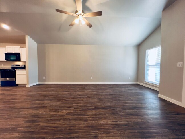 Foto del edificio - Pre-Leasing for August: Recently Construct...