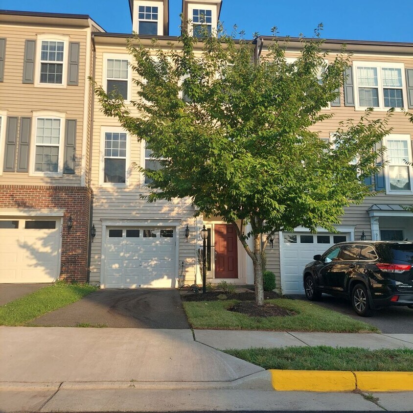 Primary Photo - Updated Townhome in A Great Area Available...