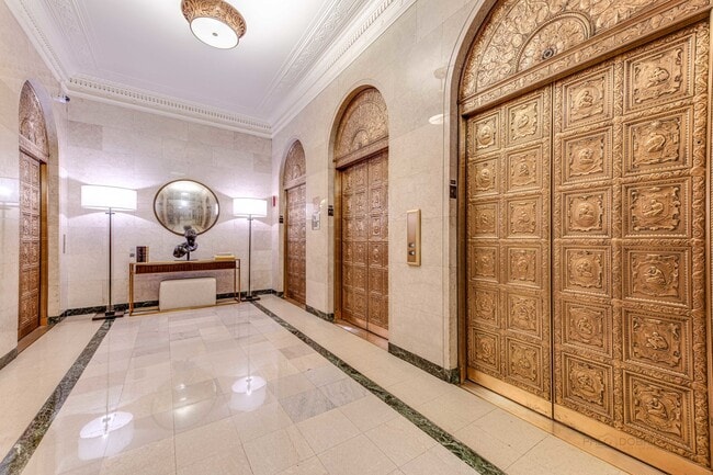 Foto del edificio - 310 S Michigan Ave