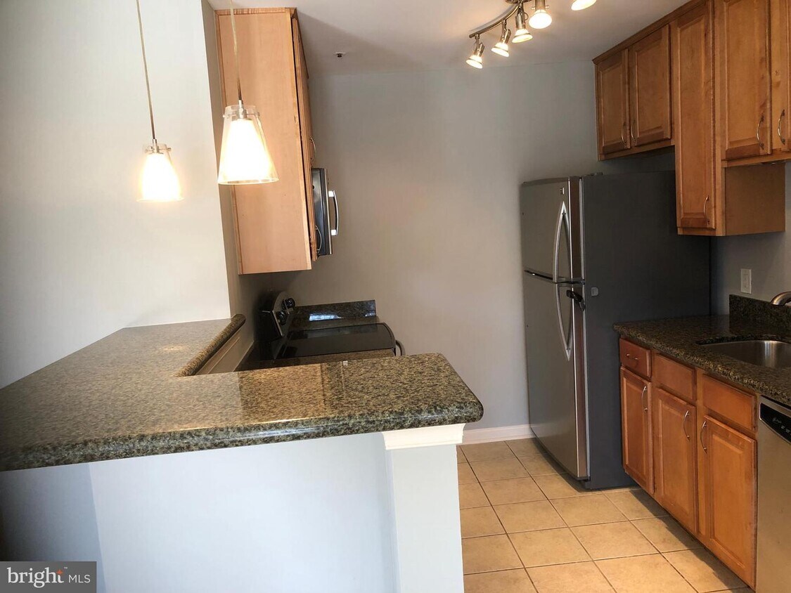 3175 Summit Square Dr Unit 5D2, Oakton, VA 22124 Condo for Rent in