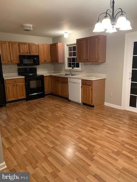 Foto del edificio - 39 Laurie Ln