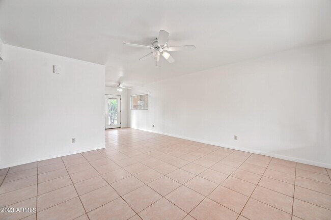 Foto del edificio - 6238 N 10th St