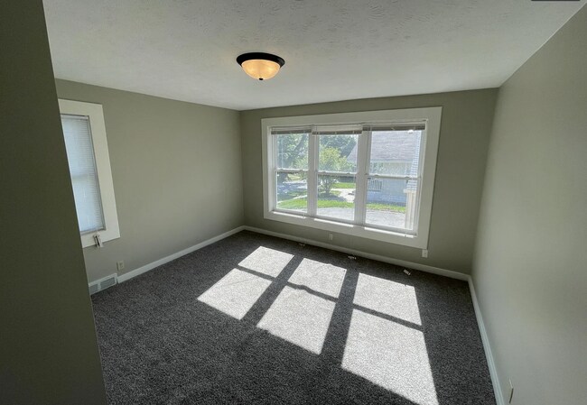 Building Photo - 824 S 38th St