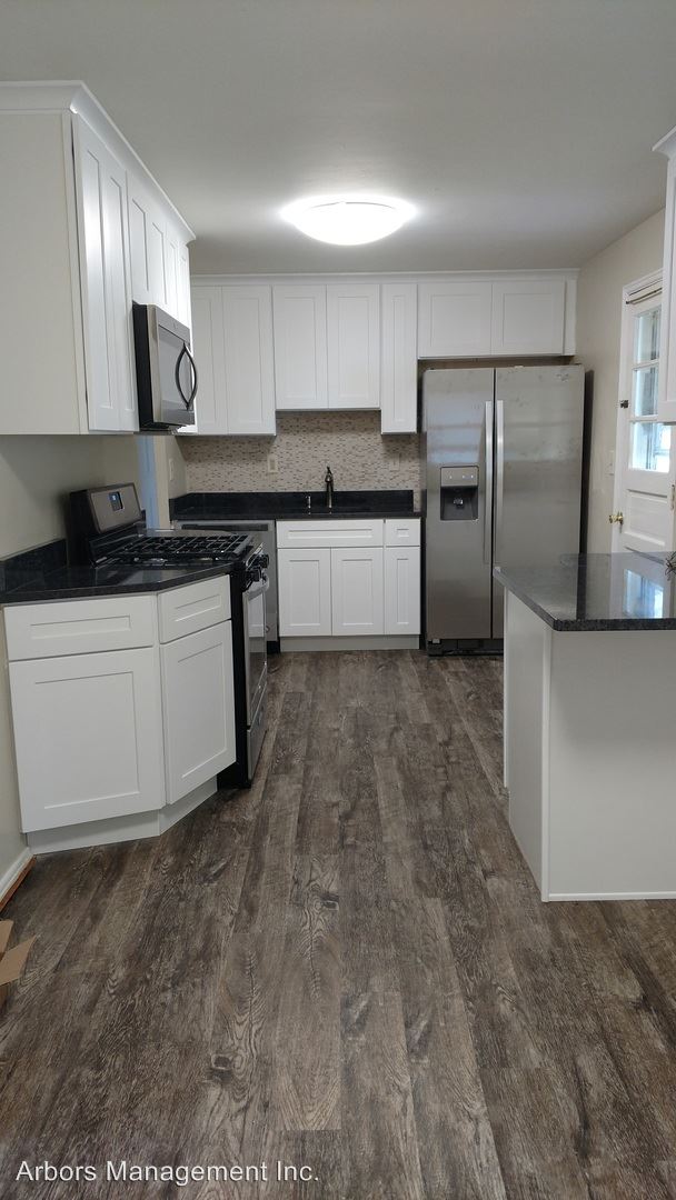 Foto del edificio - 3 br, 1 bath House - 885 Blue Ridge Drive