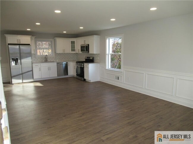 Building Photo - 132 E Prospect St