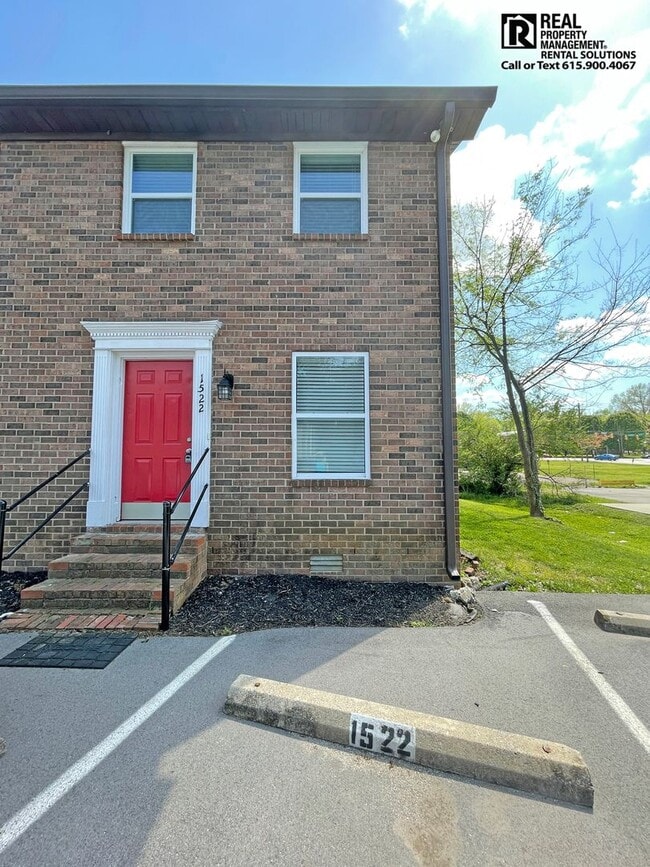 Building Photo - 2BD/1.5BA updated townhome, quick walk to ...
