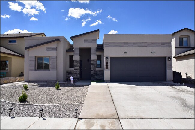 Building Photo - 3545 Essence St