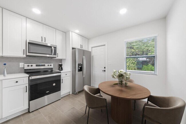Foto del edificio - 823 NW 30th Ct