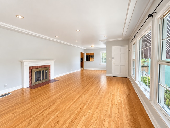 Building Photo - 2665 Mayfield Ave