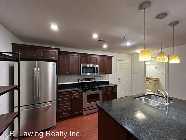 Building Photo - 2 br, 2.5 bath House - 521 N. Graham Stree...