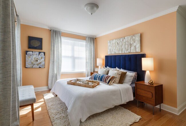 Foto del edificio - Spacious Brookline 1-Bed with Laundry in Unit