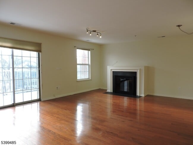 Foto del edificio - 44 Ridgedale Ave