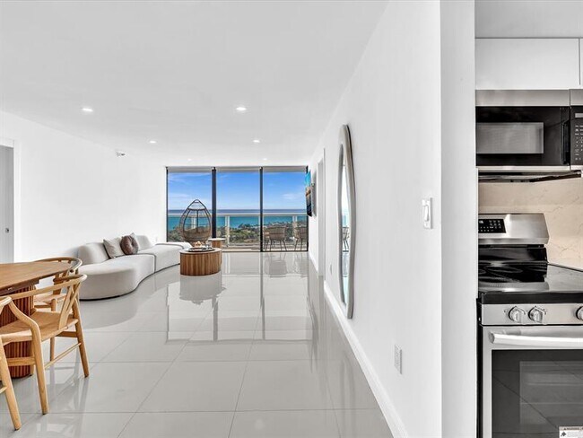 Building Photo - 20515 E Country Club Dr