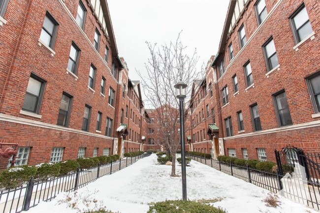 Building Photo - 2700 N Spaulding Ave