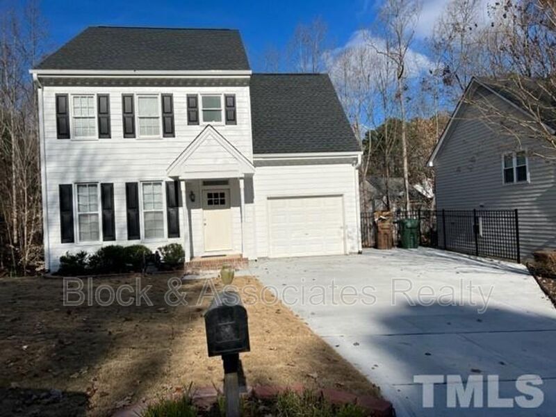 Primary Photo - 107 Silverridge Ct