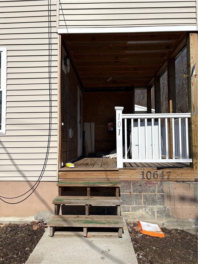 Building Photo - 10647 Pinewood Ave