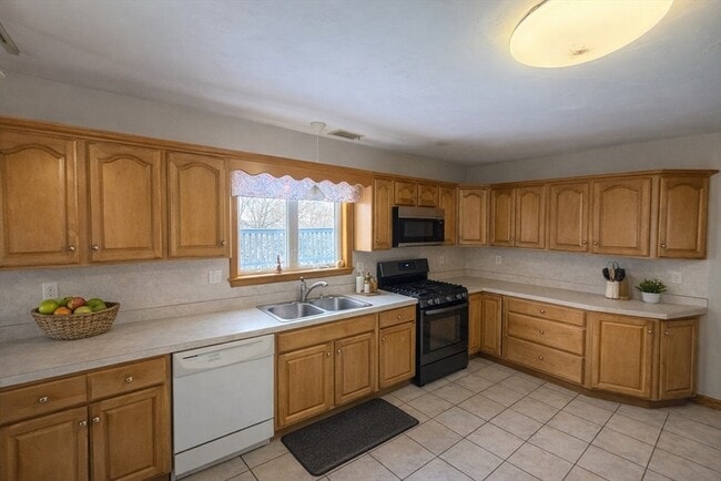 Building Photo - 50 School St