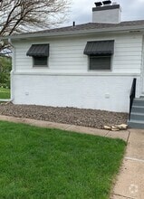 Building Photo - 1605 S 95th St