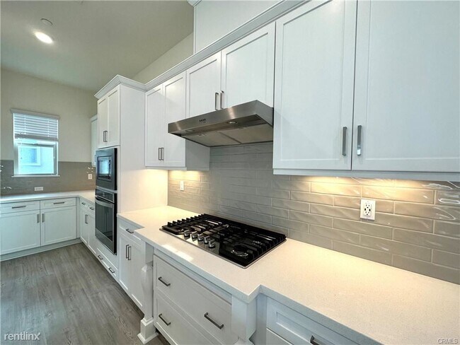 Building Photo - 4 br, 4 bath Condo - 166 Frame