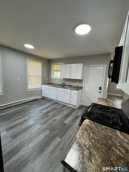 Building Photo - 222 Hallock Ave