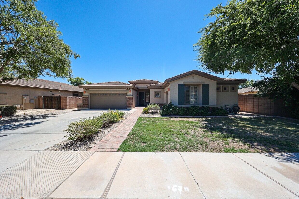 Welcome to this stunning 3-bedroom, 2-bath... - Welcome to this stunning 3-bedroom, 2-bath...