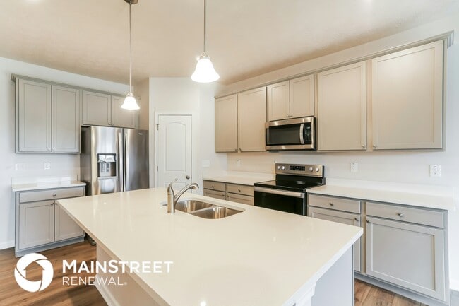 Building Photo - 5009 Roese Ave