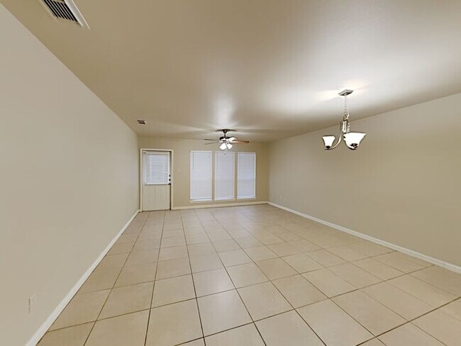 Building Photo - Holiday Special! No Application Fee + 1 Mo...
