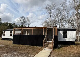 Building Photo - 210 Chickadee Cir