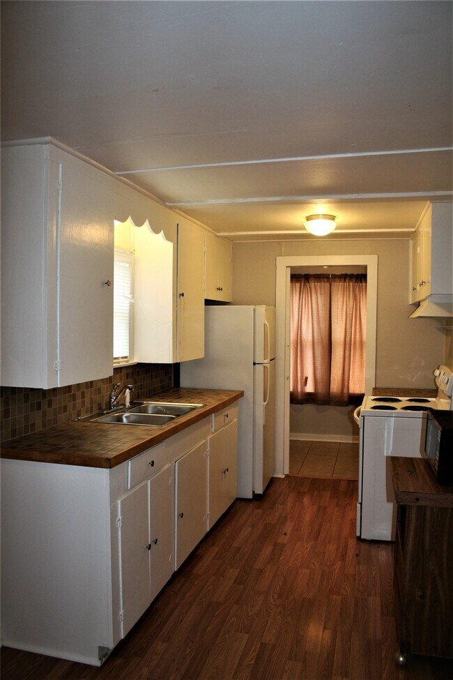 Foto del edificio - 6622 Church St