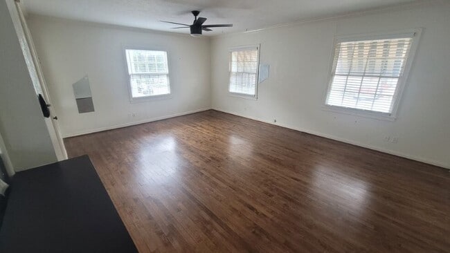 Building Photo - Avondale and Crocker Street Apartments