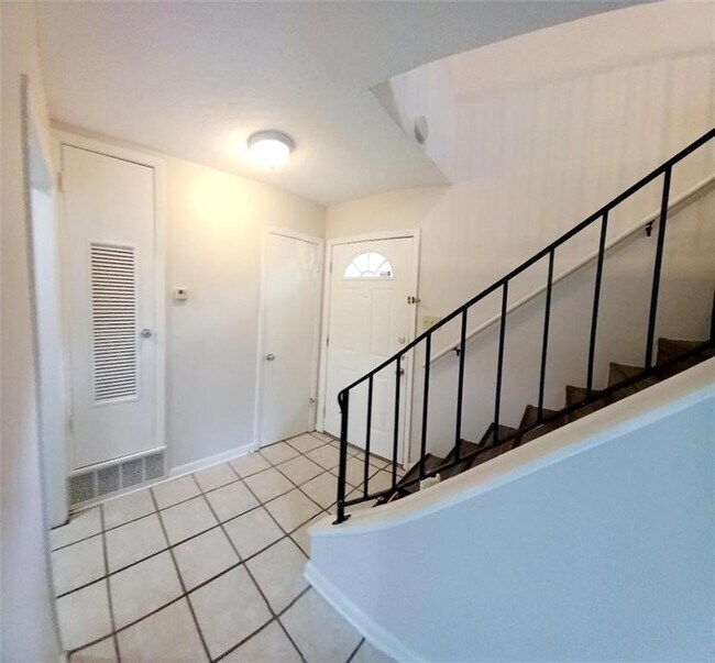 Foto del edificio - 2800 Westhill Dr