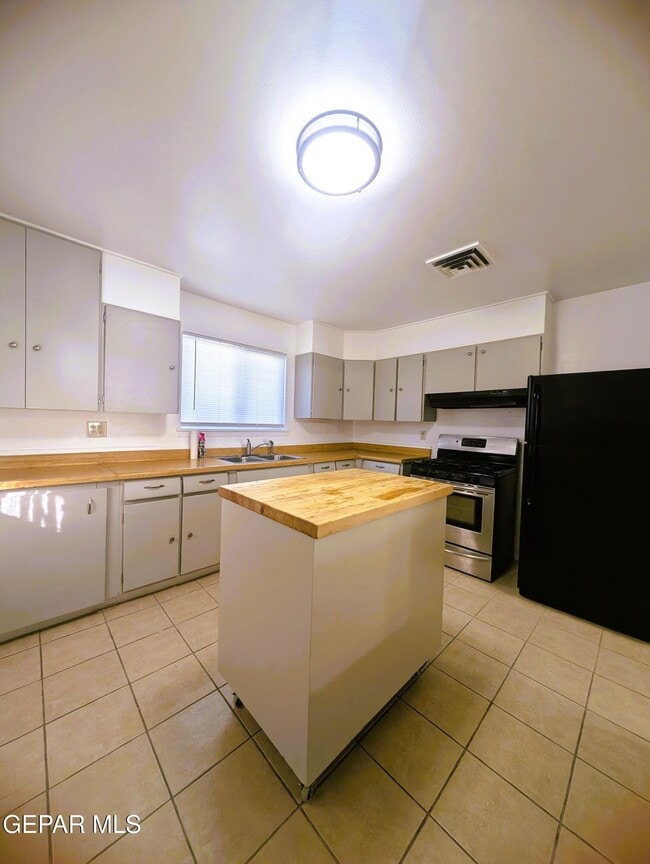 Foto del edificio - 5804 Pickerel Dr