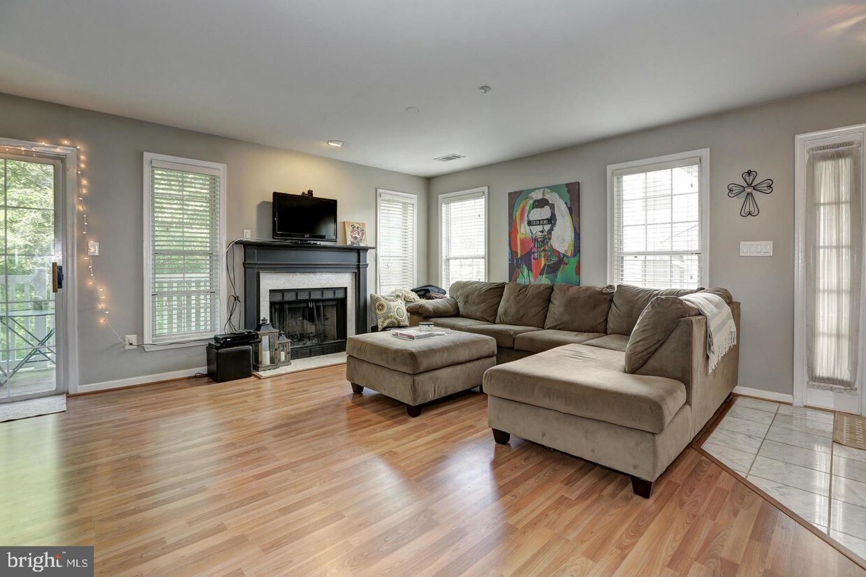 Foto principal - 1019 Hillside Lake Terrace