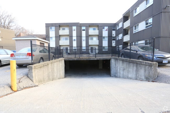 Building Photo - 90 Country Hill Dr
