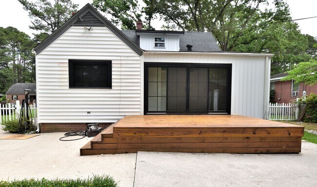 Building Photo - 724 Cedarbrook Dr