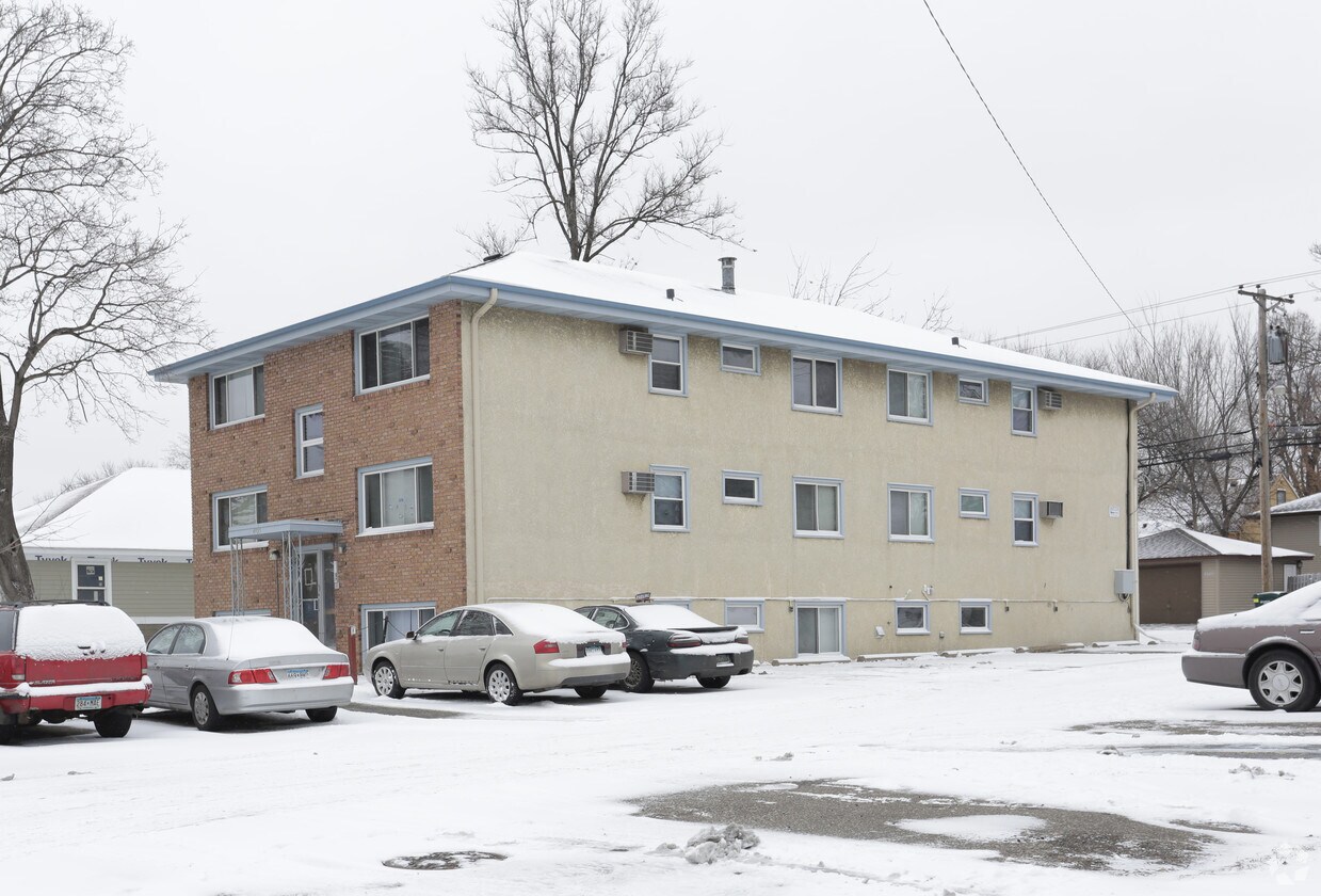 Building Photo - 4050-4100 4th St