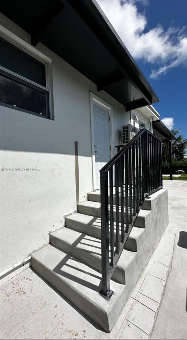 Building Photo - 8000 SW 19th St