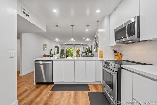 Foto del edificio - 6361 N Falls Cir Dr
