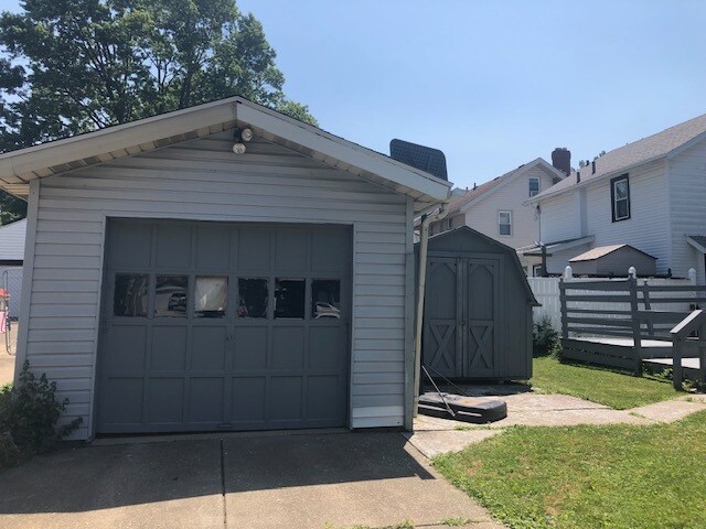 Building Photo - 507 E Archwood Ave