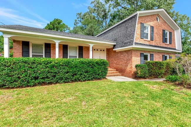 Building Photo - Renovated Cul-de-Sac Gem with Large Yard