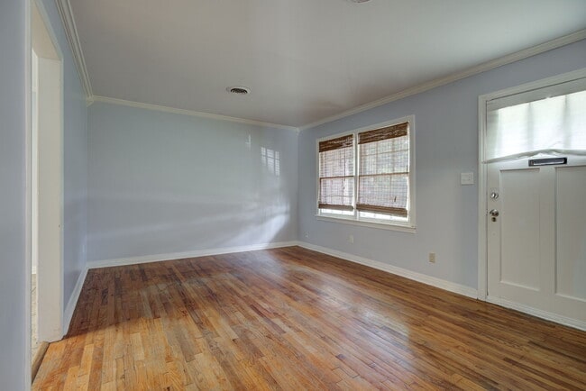 Building Photo - 912 Garver St